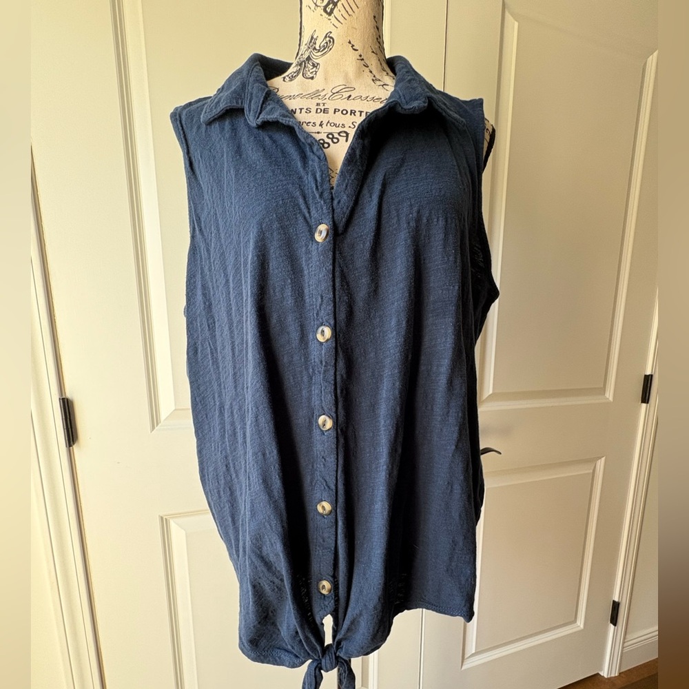 Time and Tru Dark Blue Sleeveless Button-Down Shirt